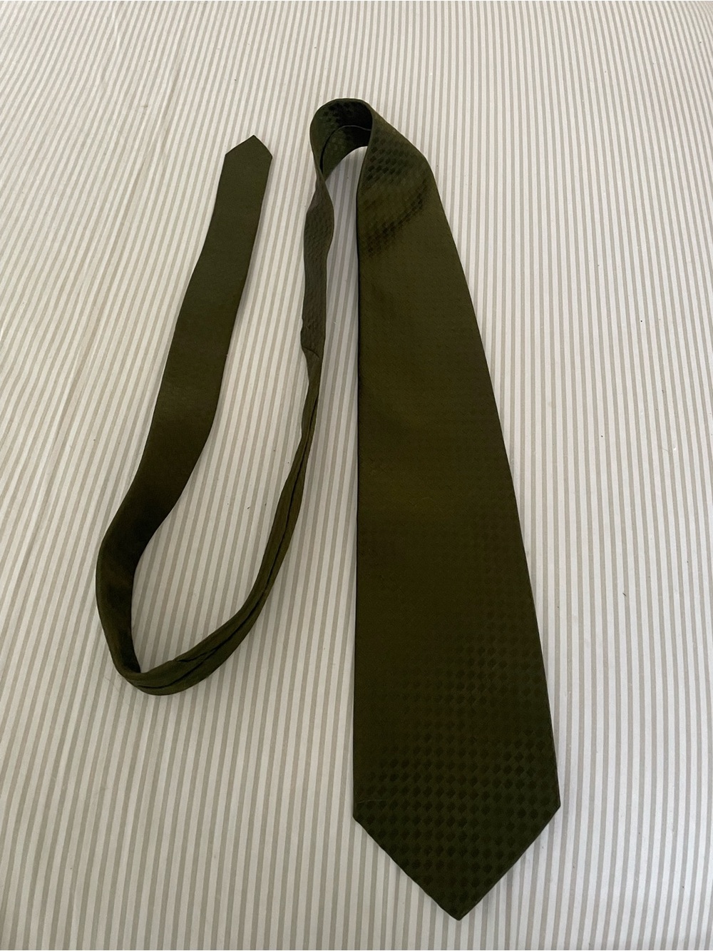 Geoffrey Beene Olive Green 100% silk tie